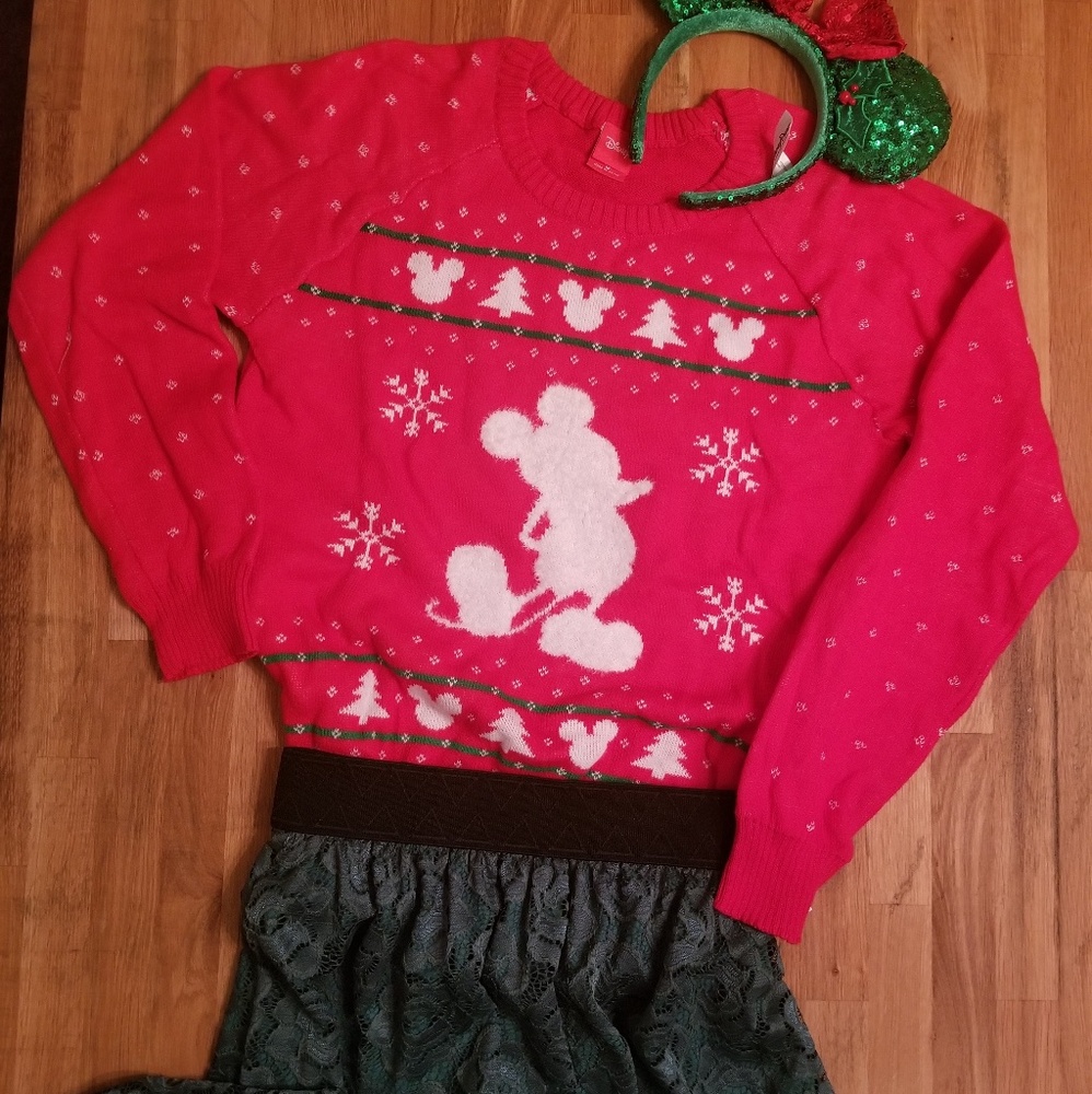 Mickey Christmas Sweater medium NWT
